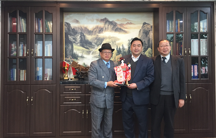 趙振元與陳宗欣教授、蛯子晴夫總經(jīng)理親切合影.png