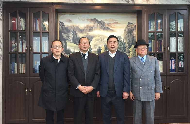 趙振元和陳宗欣教授、蛯子晴夫總經(jīng)理、愛(ài)德中創(chuàng)公司鄒克總經(jīng)理親切合影.png