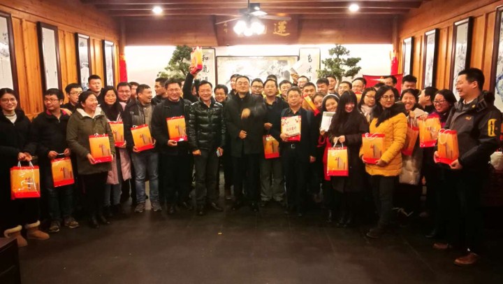 2-收到趙振元同志的慰問，欣喜寫在現(xiàn)場每一位工作人員的臉上.jpg