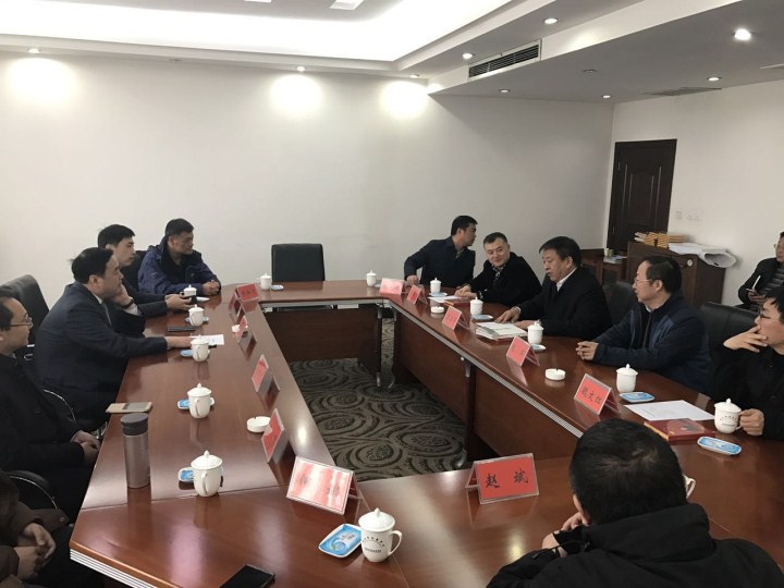 11-鞏義市委書記袁三軍、市人大主任李明楨、市政協(xié)主席談得勝、市委常委、市委辦主任朱軍、副市長劉軍杰、鞏東新區(qū)副主任劉亞濤等與太極實業(yè)董事長、十一科技法人代表趙振元、余才志、陳昌、何斌、趙斌、張松濤、趙遠遠、魏靜等會談.jpg