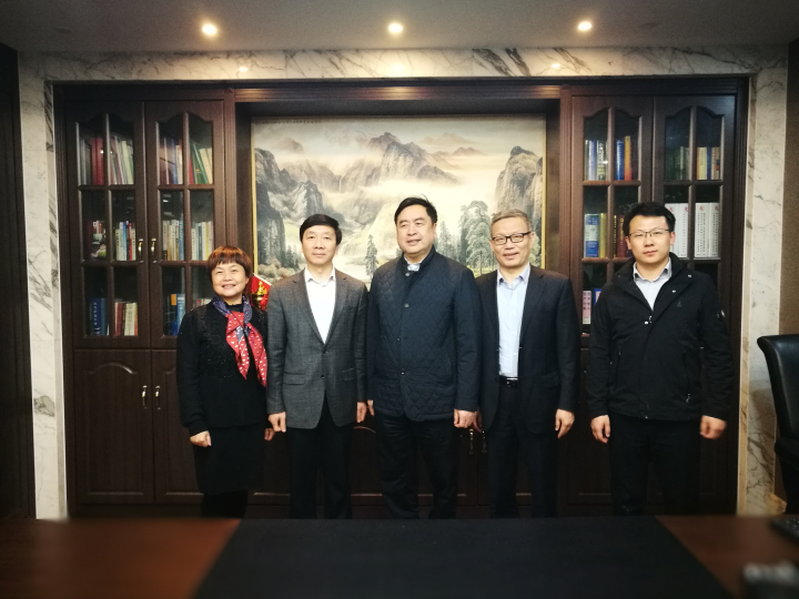 2-趙振元同志與無錫產(chǎn)業(yè)集團黨委副書記、工會主席劉濤、太極實業(yè)黨委書記褚兵、太極實業(yè)黨委副書記、工會主席陳月芳、太極實業(yè)董事會秘書丁奎一行親切合影.jpg