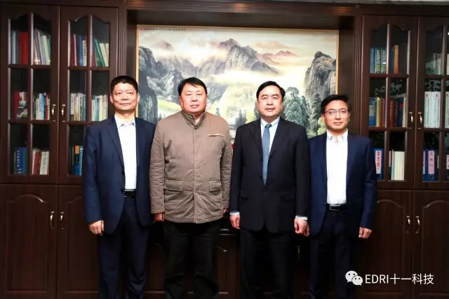 9-趙振元與叢亞東、王鵬程、劉成江在辦公室親切合影.webp.jpg